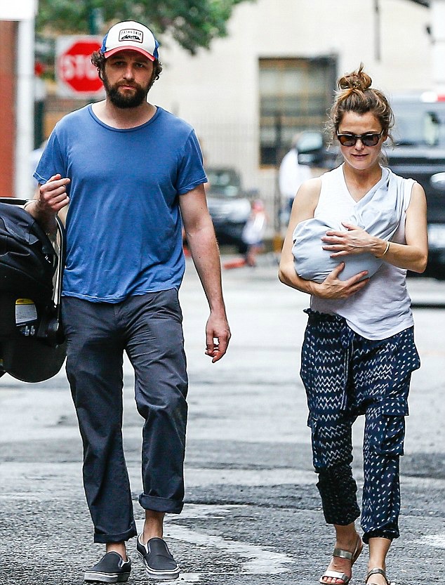 Kerri Russell And Matthew Rhys On First Outing With Their Newborn - Mum