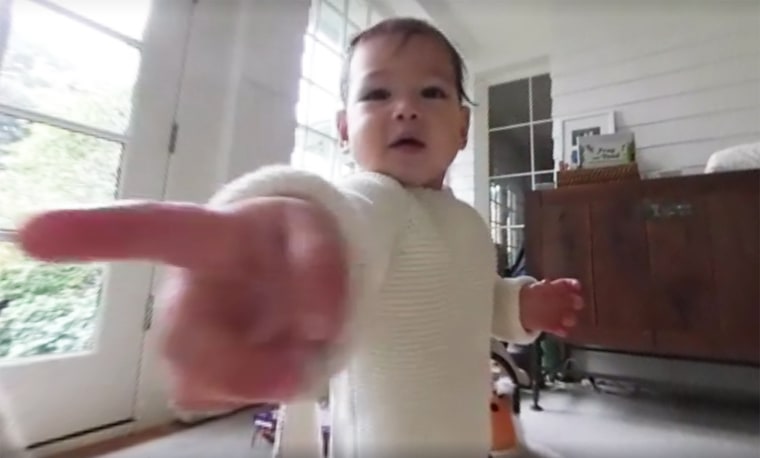 Facebooks Mark Zuckerberg Shares 360 Degree Video Of Daughter Taking Her First Steps Mums 7469