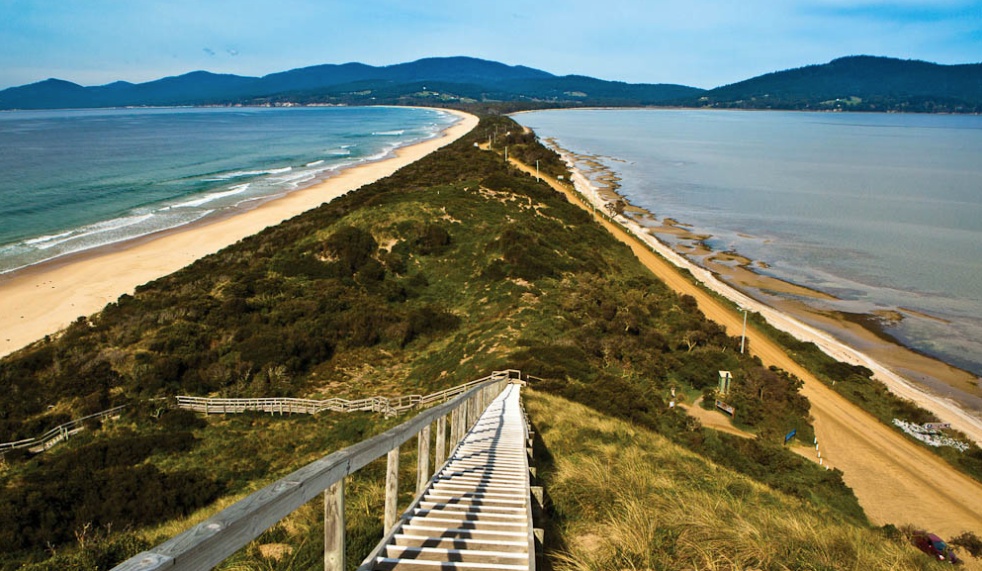 080.-The-Neck-Bruny-Island-Tourism-Tasmania-and-Scott-Sporleder.jpg 1 000584 pixels