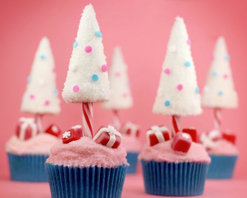 bakerella-candy-cane-christmas-tree-cupcake.jpg 500403 pixels