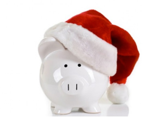 piggy-bank-with-a-santa-hat-on.jpg 614404 pixels