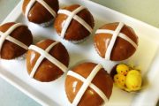 ML Easter hot cross cupcakes recipe