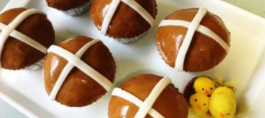 ML Easter hot cross cupcakes recipe
