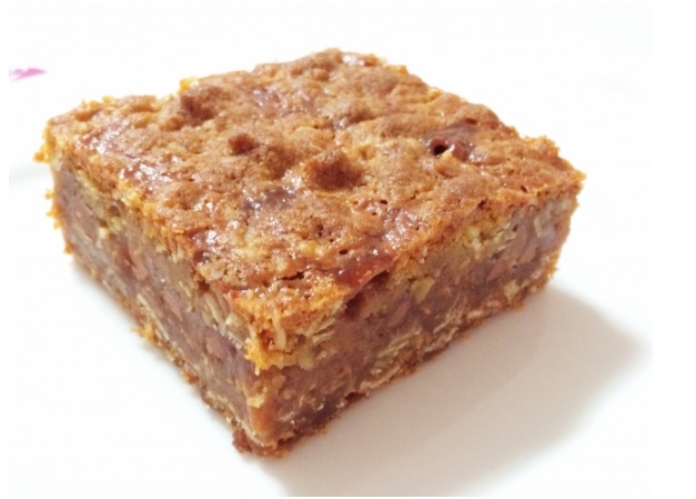 Caramel Slice - Carmelitas - Bake Play Smile