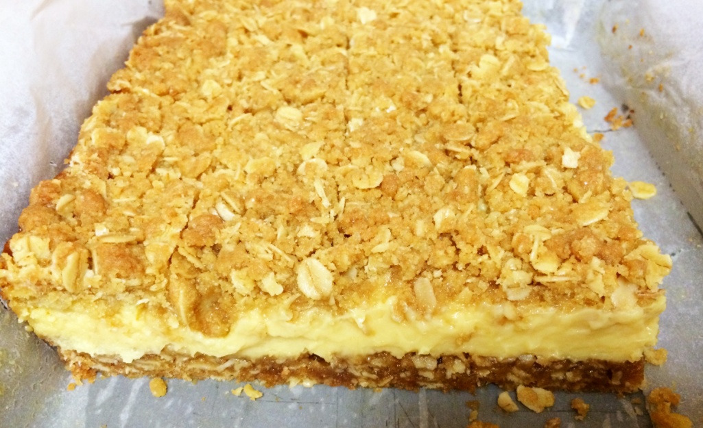 2 creamy crumble lemon bars