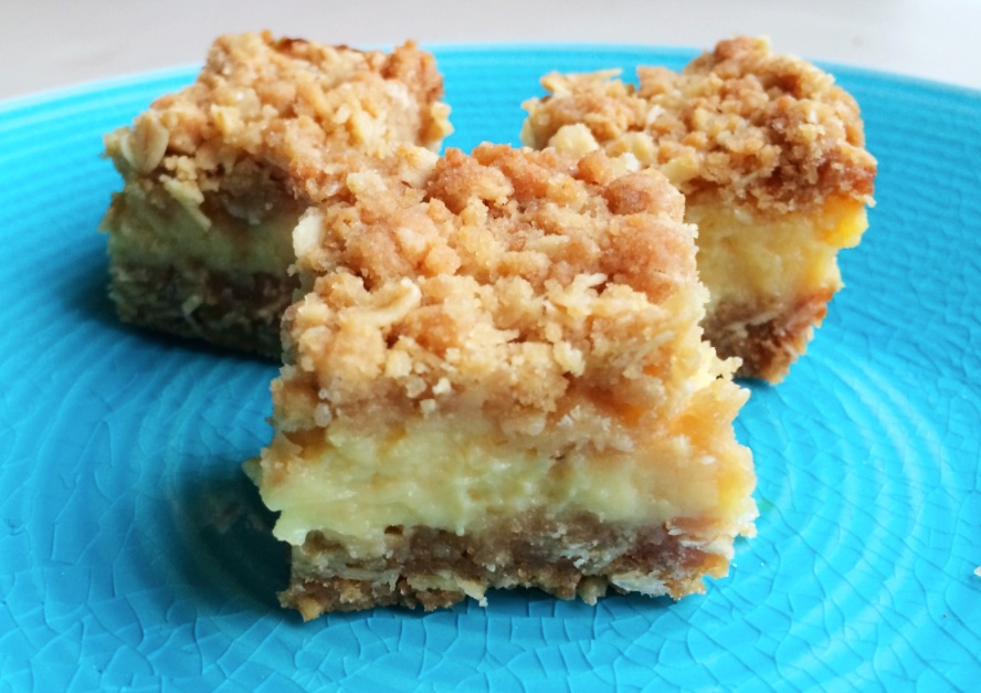 3 creamy lemon crumble bars