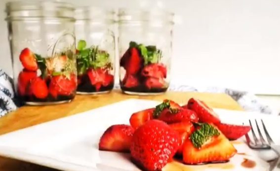Simple___Delicious__Balsamic_Strawberries_Recipe_-_Mum_s_Lounge
