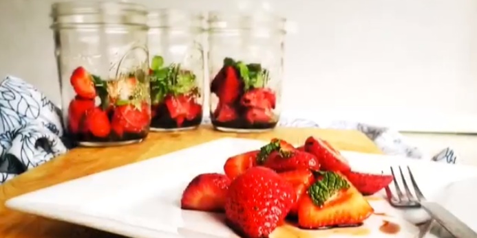 Simple___Delicious__Balsamic_Strawberries_Recipe_-_Mum_s_Lounge