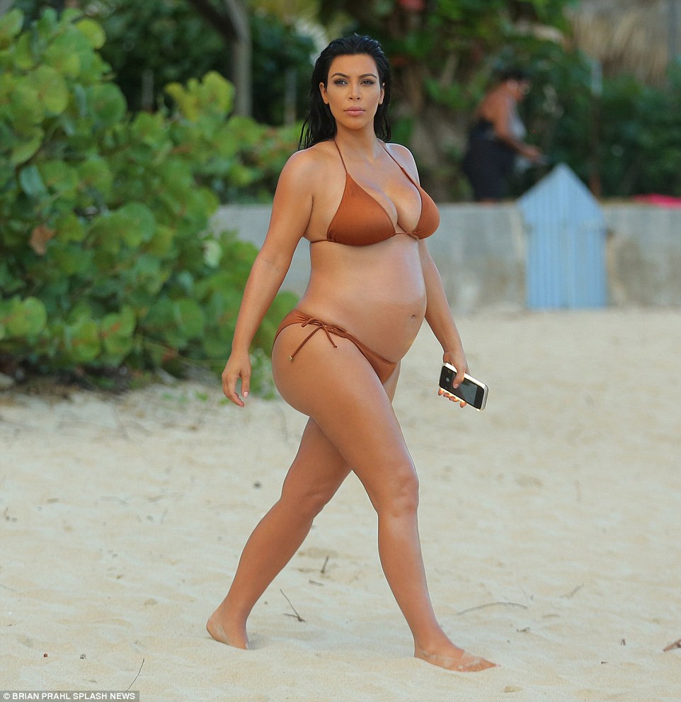 Kim Kardashian Makes First Appearance Since Giving Birth 