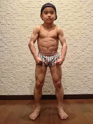 Japanese 10-year-old Ryusei Has The Physique of Idol Bruce Lee! - Mumslounge