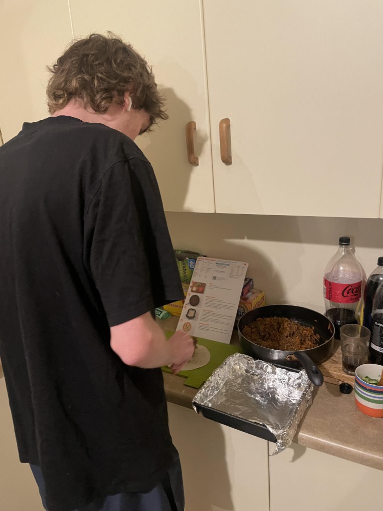 teaching kids to cook with Everyplate 