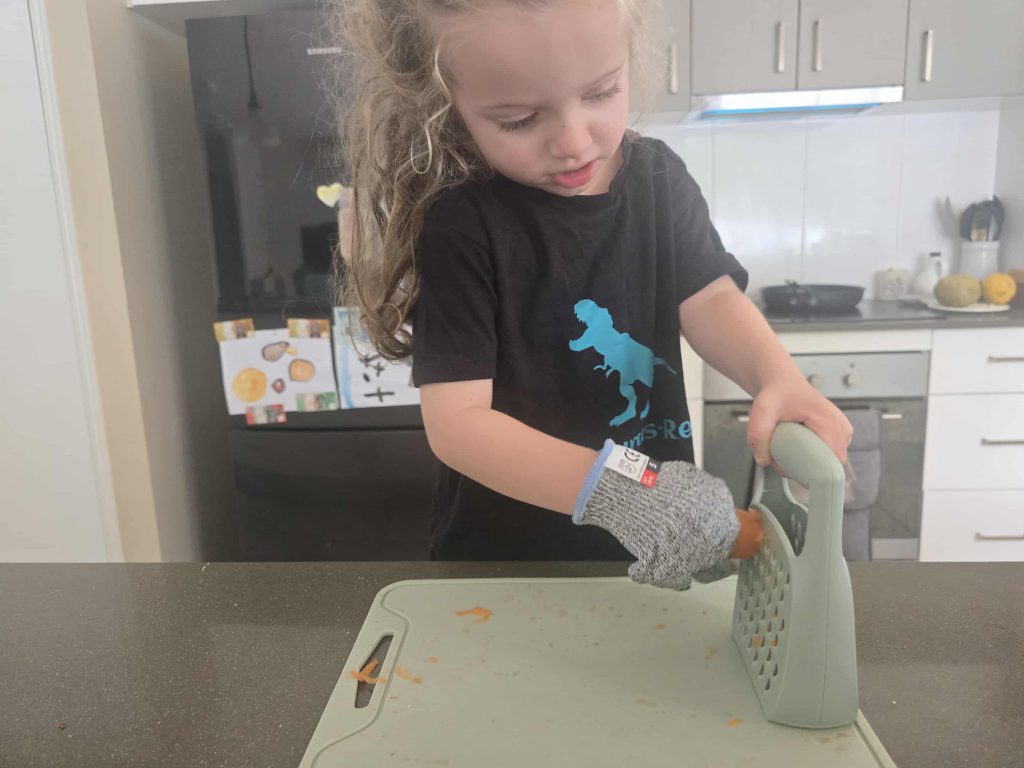 Kidikutter kds knife kids grater