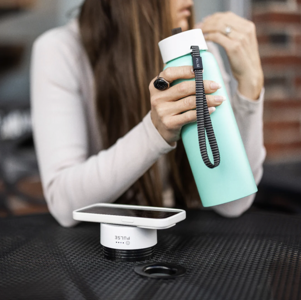 Pulse charge hydropower water bottle backup charger