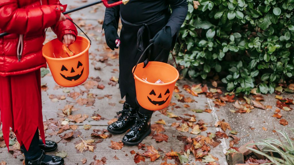 taking toddlers trick-or-treating