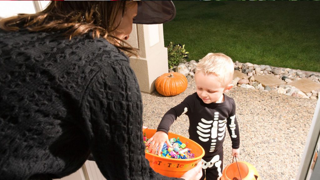 taking toddlers trick-or-treating
